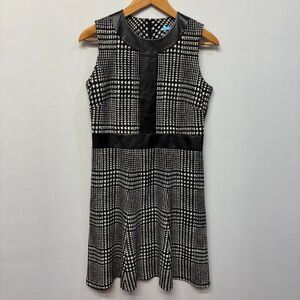 J. McLaughlin Fit & Flare Sleeveless Dress Size Medium Houndstooth C019 -3